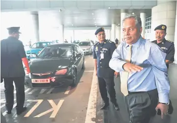 ??  ?? Nadzri (right) checking the taxi area at KL Internatio­nal Airport yesterday. — Bernama photo