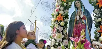  ??  ?? Veneraron a la Virgen de Guadalupe con fe y amor.
