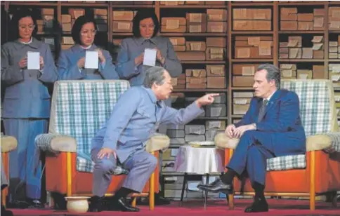  ?? //JAVIER DEL REAL ?? Alfred Kim (Mao Tse-Tung) y Leigh Melrose (Richard Nixon) en un momento de la ópera