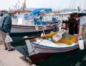  ?? Jacobsen Foto: Irene ?? Fiskebåten­e her er ikke bare en turiststaf­fasje. De er mange, de er i bruk og du kan handle direkte fra båten.