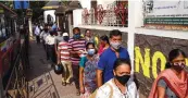  ?? PTI ?? Beneficiar­ies stand in a queue to recieve Covid-19 vaccine dose outside NMMC Hospital in Vashi. —