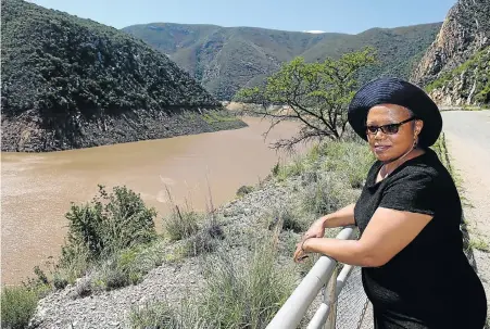  ?? Picture: WERNER HILLS ?? LOOKING AHEAD: Provincial Water and Sanitation Department head Portia Makhanya at the Kouga Dam yesterday