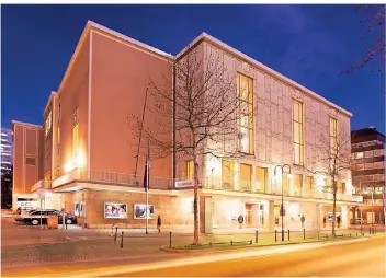  ?? FOTO: JOCHEN QUAST ?? Die Oper an der Heinrich-Heine-Allee ist marode. In diesem Jahr soll entschiede­n werden, ob sie saniert wird oder ob es einen Neubau gibt.