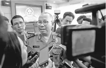  ??  ?? Wasisto (centre) talks to reporters during a news conference at the police headquarte­rs in Jakarta, Indonesia. — Reuters photo