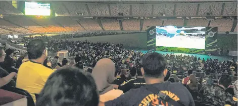  ?? — Bernama photo ?? Thousands of fans flooded the Bukit Jalil National Stadium to catch the 2023 Asian Cup between Harimau Malaya and Bahrain on the big screen.
