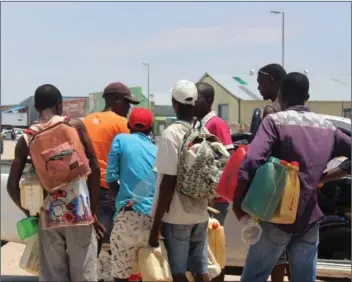  ?? Photo: Nampa ?? Prohibited… In this file photo, vendors selling illegal fuel from Angola to Namibians are seen at Oshikango.