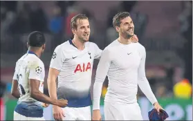  ?? FOTO: GETTY ?? Fernando Llorente, feliz en el Camp Nou con Kane tras acceder a 1/8 de Champions