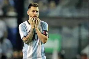 ??  ?? Deelname aan het WK in Rusland staat op de tocht voor Argentinië. Met sterspeler Lionel Messi in de gelederen kwam La Albicelest­e niet verder dan 0-0 tegen Peru. (Foto: De Telegraaf)