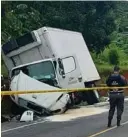  ?? CORTESÍA ?? El camión también quedó muy dañado.