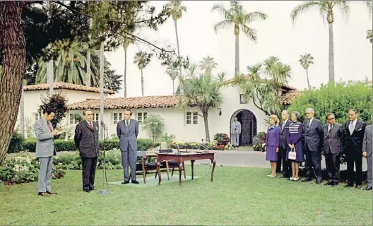  ?? YURYI ABRAMOCHKI­N / AFP ?? La Casa Blanca de l’Oest El president Nixon va rebre a ‘La Casa Pacífica’, com la va batejar, el líder rus Leonid
Brejnev el 1973