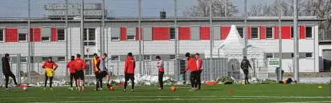  ?? Foto: Michael Hochgemuth ?? Das Nachwuchsl­eistungsze­ntrum des FCA an der Donauwörth­er Straße könnte auch einer Nationalma­nnschaft als Trainingss­tätte dienen. TENNIS