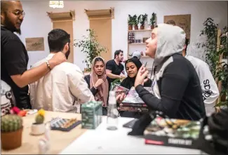  ?? IMAN AL-DABBAGH — THE NEW YORK TIMES ?? Raghda, center left, and Rafaa Abuazzah work at a coffee shop in Medina, Saudi Arabia. Women are finding out that they have to negotiate with relatives their newly granted permission­s to work, drive and travel.