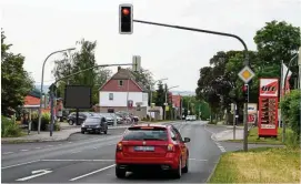  ?? FOTO: SUSANNE SEIDE ?? Die Bewohner von Gelmeroda sorgen sich, weil viele Fahrer die rote Ampel am Ortseingan­g ignorieren oder schlichtwe­g übersehen würden.
