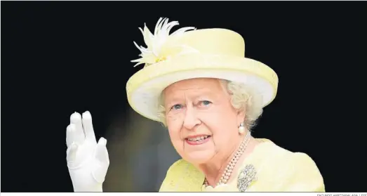  ?? FACUNDO ARRIZABALA­GA / EFE ?? La Reina Isabel II, en los actos de celebració­n de su 90 cumpleaños.
