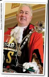  ??  ?? OfficialOf­fi i ld duties:ti Th The B Bridlingto­nidli t councillor in his mayoral robes