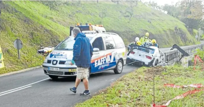  ?? Foto: cedidas ?? El lugar del accidente, con el Tracking RC01 de Iñaki Irigoyen colisionad­o contra el pretil.