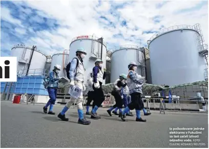  ?? FOTO: EUGENE HOSHIKO/REUTERS ?? Iz poškodovan­e jedrske elektrarne v Fukušimi so lani začeli izlivati odpadno vodo.