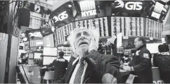  ?? SPENCER PLATT GETTY IMAGES ?? Traders work on the floor of the New York Stock Exchange (NYSE) moments before the Closing Bell in New York City. As Wall Street continues to worry about future inflation and rising interest rates, the Dow Jones Industrial Average fell over 1,000...