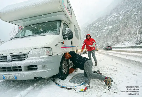  ?? (foto Zanfron) ?? Catene da neve Si sale soltanto con le catene montate