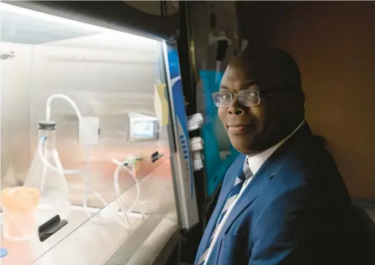  ?? CORNELL WATSON/THE NEW YORK TIMES ?? Dr. Opeyemi Olabisi is a kidney specialist at Duke University’s Molecular Physiology Institute in Durham, N.C.