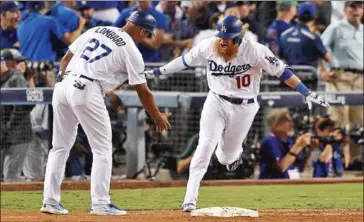  ?? KEVORK DJANSEZIAN/GETTY IMAGES/AFP ?? Justin Turner of the LA Dodgers celebrates after hitting a three-run walk-off home run to defeat the Chicago Cubs 4-1 in Game 2 of the National League Championsh­ip Series on Sunday.