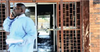  ??  ?? THE admin block at the Khulto-Tharo Secondary School in Sebokeng was gutted by flames in the early hours of yesterday morning, disrupting the first day of school. | NOKUTHULA MBATHA African News Agency (ANA)