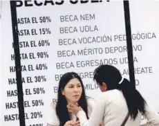  ??  ?? ► El sistema permite postular a distintas becas.