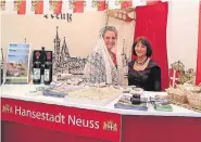  ?? ARCHIV: PALERMO ?? Dagmar Reinartz und Karin Kohlmetz vertraten die Hansestadt Neuss beim Hansetag in Lüneburg 2012.