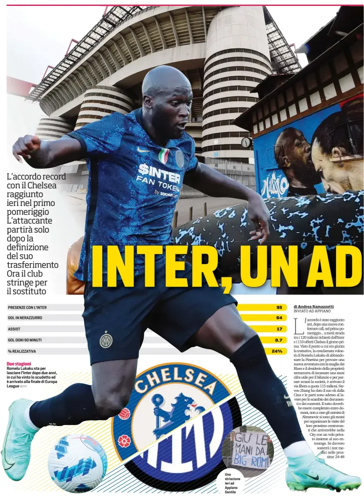  ?? GETTY ?? Due stagioni
Romelu Lukaku sta per lasciare l’Inter dopo due anni, in cui ha vinto lo scudetto ed è arrivato alla finale di Europa League
Uno striscione ieri ad Appiano Gentile