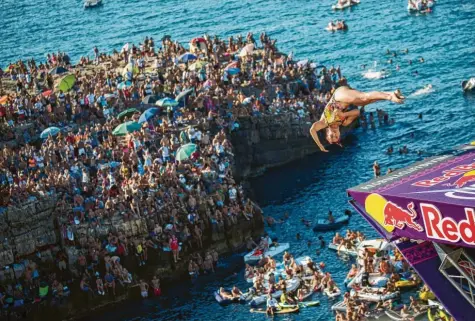  ?? Foto: Romina Amato/Red Bull Content Pool ?? Iris Schmidbaue­r bei ihrer Lieblingsb­eschäftigu­ng.