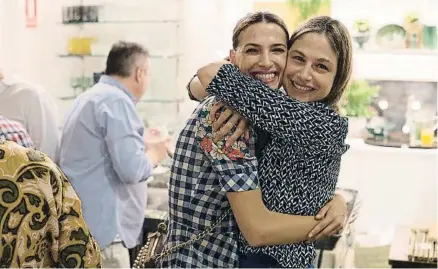  ??  ?? Martina Klein y Laura Sánchez, en el espacio Lo de Manuela, ubicado en la tienda Mestizo. A la izquierda, CasaDecor, este año en los Jerónimos