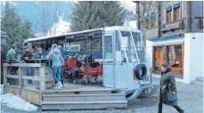  ??  ?? Heute ist der Funi eine Bar, früher brachte er die Gäste auf den Berg.