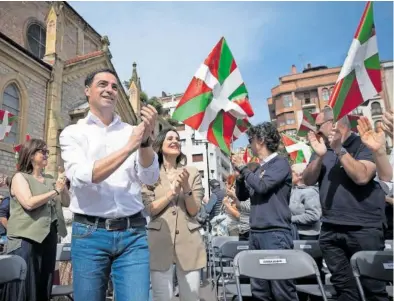  ?? JAVIER ETXEZARRET­A (EFE) ?? Imanol Pradales, ayer en un acto del PNV en San Sebastián.