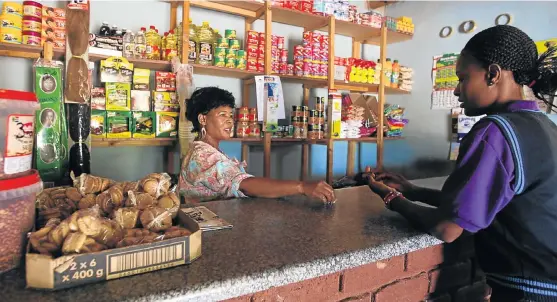  ?? Sunday Times ?? Mixed consumer reactions: Spaza shop owners are finding it increasing­ly difficult to compete with large companies and foreign retailers as they do not have collective purchasing power. /