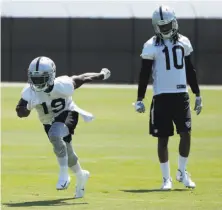  ?? Marcio Jose Sanchez / Associated Press ?? Jaydon Mickens (19) knows he has a tough task to make an Oakland roster with Seth Roberts (10) among the receivers.