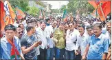  ?? MANGESH LADE/HT ?? ▪ BJP supporters celebrate after gaining majority in the Lok Sabha bypoll election in Palghar, Maharashtr­a on Thursday.