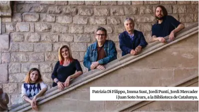  ?? Zowy Voeten Joan Cortadella­s ?? Patrizia Di Filippo, Imma Sust, Jordi Puntí, Jordi Mercader i Juan Soto Ivars, a la Biblioteca de Catalunya.