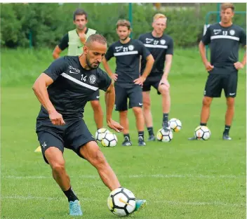  ?? FOTO: SCHLICHTER ?? Smail Morabit ist erst seit Mitte Juli bei der SV Elversberg, findet sich aber immer besser zurecht. Der ehemalige Zweitund Drittliga-Profi erzielte am vergangene­n Wochenende sein erstes Tor für die SVE.