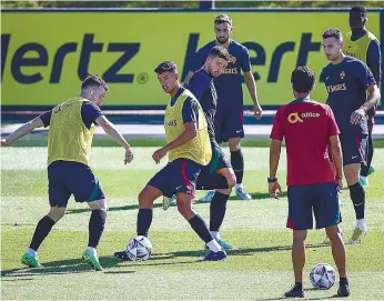  ?? ?? Momento do treino de ontem com os craques da Seleção Nacional