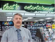  ?? ZAHRAA HMOOD TORSTAR ?? Greg Switzer is the general manager of That’s Entertainm­ent, a video store that’s been a fixture in
St. Catharines since 1989. The store is closing in June.