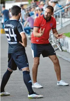  ?? Fotos: Kruppe (2) ?? Schon als Trainer von Türkgücü Königsbrun­n zeigte sich Ali Senergil (rechts) ehrgei zig und erfolgshun­grig. Doch genau diese Eigenschaf­ten konnte er beim SV Rein hartshause­n nicht ausleben und trat daher zurück.