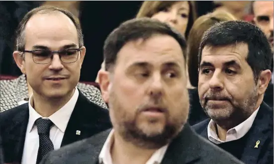  ?? J.J.GUILLÉN / EFE ?? Jordi Turull, Oriol Junqueras y Jordi Sànchez, en el Tribunal Supremo en la primera sesión del juicio del 1-O, el pasado martes