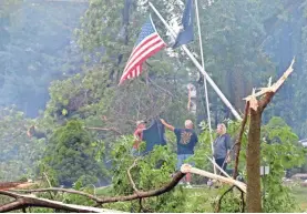  ?? JOHN HART/WISCONSIN STATE JOURNAL VIA AP ?? Jefferson County residents inspect damage at Dahnert Park in Concord, Wis., on Thursday after an overnight storm.