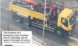  ?? PHOTO: @THEREALDEE­KAY86 ?? The remains of a lamppost a bus crashed into in Uxbridge can be seen in the back of a lorry