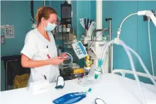  ?? Bloomberg ?? A bed being prepared for a Covid- 19 patient in the intensive care unit ( ICU) at the Ambroise Pare Clinic in Paris, France.