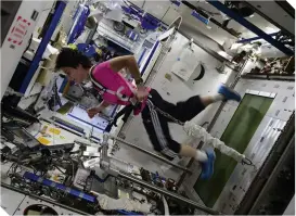  ??  ?? Þ ESA’s Samantha Cristofore­tti exercises on a treadmill on the ISS in 2015. The astronauts use a harness to stop themselves floating away