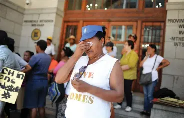  ?? PICTURE: HENK KRUGER/AFRICAN NEWS AGENCY (ANA) ?? EMOTIONAL: Belinda Wilson on the steps of the legislatur­e, where she planned to sleep. She has been a nurse for 19 years but now struggled to find a job, she said. She and other evictees from the Steenvilla social housing complex embarked on a hunger...