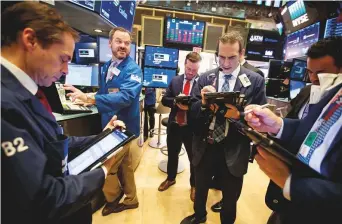  ?? Bloomberg ?? Traders at the New York Stock Exchange. US stocks slumped as a fresh batch of weak tech earnings weighed on the high-flying sector.