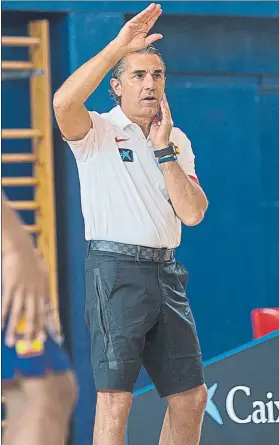  ??  ?? Sergio Scariolo, dirigiendo en la sesión de ayer a la selección española 2017