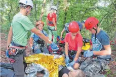  ?? FOTO: PRIVAT ?? Eine Verunglück­te wird von der Bergwachtj­ugend gerettet.